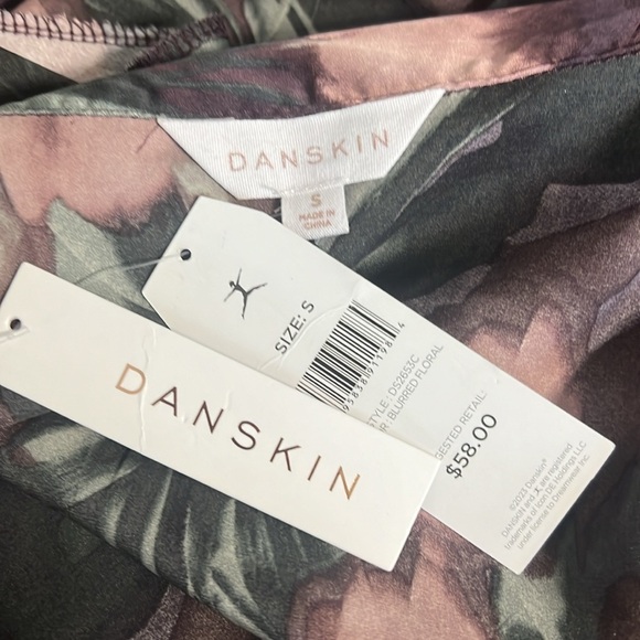 Danskin Women’s Top. NWT - Picture 5 of 6